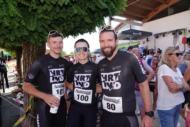 Vor dem Start hatten die Sportlerinnen und Sportler noch leicht lachen. | Foto: MeinBezirk.at/Blinzer