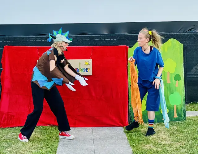 Mit viel Spielfreude, Kreativität und schauspielerischem Können schlüpften Viktoria Göls und Birgit Hlavka in verschiedenste Rollen. | Foto: sg