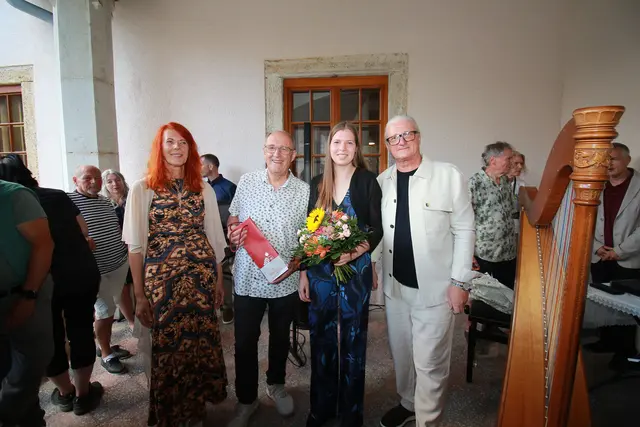 Bei der Vernissage im Schloss. | Foto: Christian W. F. Gschieszl