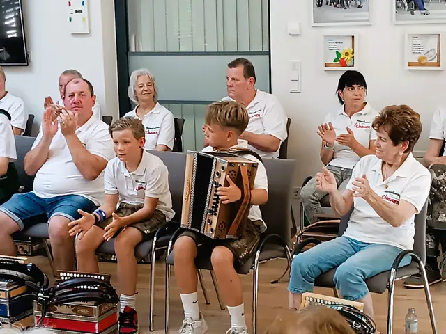 Die Harmonikaschule Wagner spielte zünftig auf. | Foto: Sylvia Kremsner