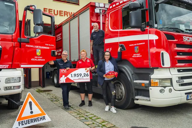  Spendenübergabe an die ortszuständige Feuerwehr (. jpg )

Den Spendenbetrag nutzt die Freiwillige Feuerwehr Vöcklabruck als Beitrag für die Finanzierung eines neuen Feuerwehrhauses.
© INTERSPAR/ PG Studios | Foto: Interspar/ PG Studios