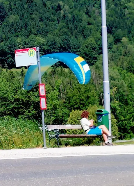 Warten auf den Gaisberg Bus 🚌  | Foto: H.Bachinger