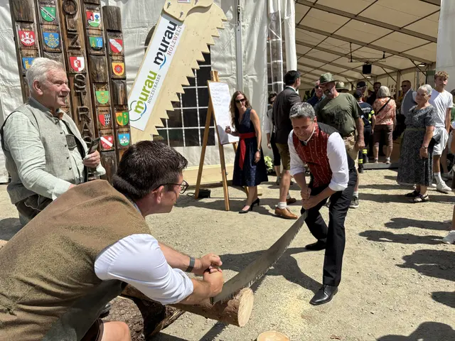 Auch der Landeshauptmann und sein Vize zeigten, dass sie zusammenarbeiten können. | Foto: MeinBezirk.at/Gernot Gronald
