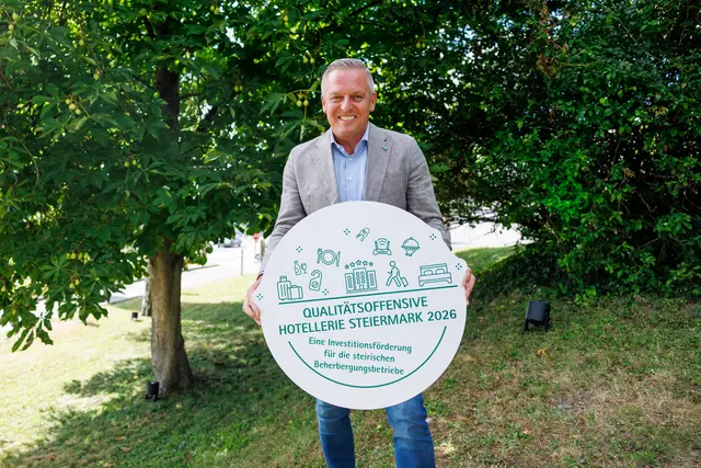 Kräftige Finanzspritze: Landeshauptmann Mario Kunasek startet die neue Qualitätsbettenoffensive für steirische Beherbergungsbetriebe. | Foto: STG | Erwin Schweriau