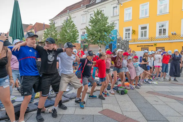 Bei den Kindern herrschte beste Stimmung bei der Eröffnungsshow. | Foto: KJSÖ / Michaela Haijes
