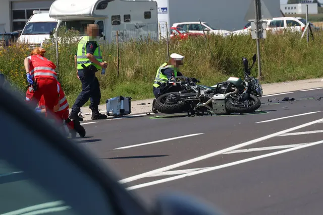 Der Motorradfahrer wurde bei dem Unfall schwer verletzt. | Foto: laumat.at
