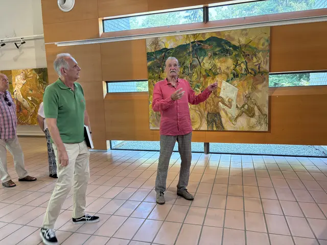 Gerald Brettschuh ist auch mit über 85 Jahren voller Energie, er selbst schiebt das seiner Lebensfreude dem Wasser und dem Wein zu. | Foto: MeinBezirk/Susanne Veronik