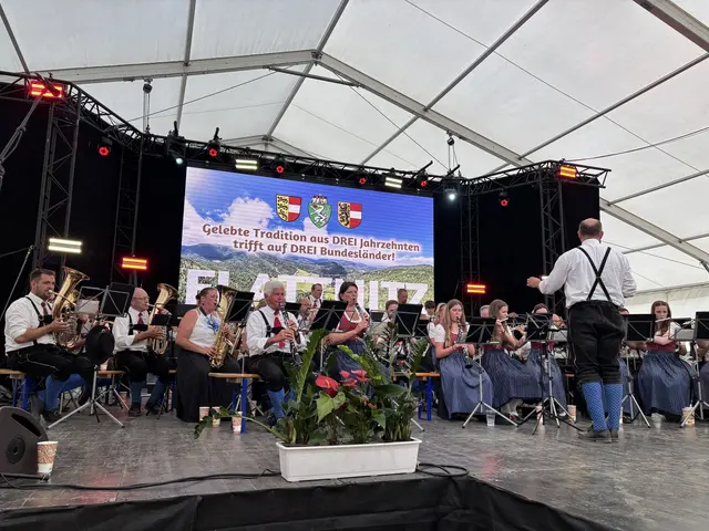 Die Trachtenmusikkapelle Ramingstein sorgte für musikalische Unterhaltung beim Frühschoppen. | Foto: MeinBezirk.at/Gernot Gronald