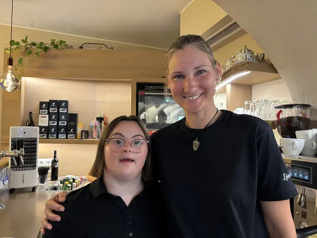 von links: Victoria Gillig und Edith Zurawski vom Tee Café Wolfsberg. | Foto: MeinBezirk/ Bernice Binder