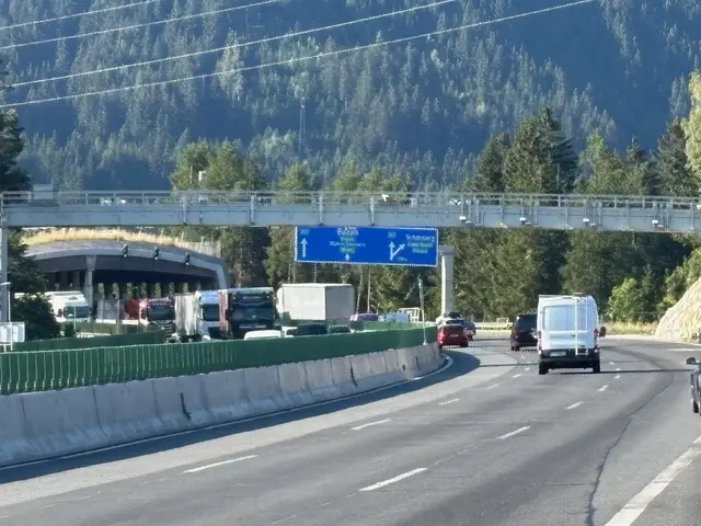 "Richten Sie Ihr Fahrverhalten immer nach den aktuell angezeigten Verkehrszeichen – auch wenn Sie den Grund für die Geschwindigkeitsbeschränkung nicht sehen können" – der Tipp, den die Asfinag Albrecht Halder gab, sollten sich alle Wipp- und Stubaitaler zu Herzen nehmen. | Foto: Kainz