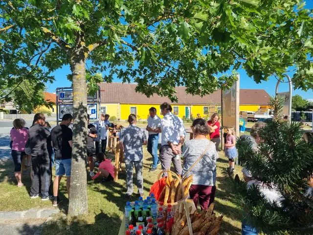 Zahlreiche Bürger waren beim Löwen-Empfang in Pernegg mit dabei. | Foto: Gemeinde Pernegg