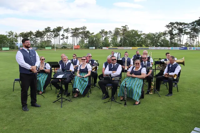 Der MV Hirtenberg begleitete Messe und Frühschoppen musikalisch | Foto: Manfred Wlasak