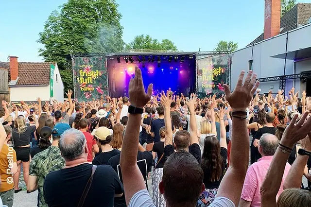 Im Sommer verlegt der Posthof seine Bühne in den Innenhof. | Foto: Posthof