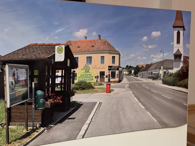 Visualisierung: So würde man die Windräder in Tresdorf sehen. Bei der Informationsveranstaltung im Grunerhof konnte man sich ein Bild von Windrädern und Standorten machen. | Foto: Im Wind/Schütz