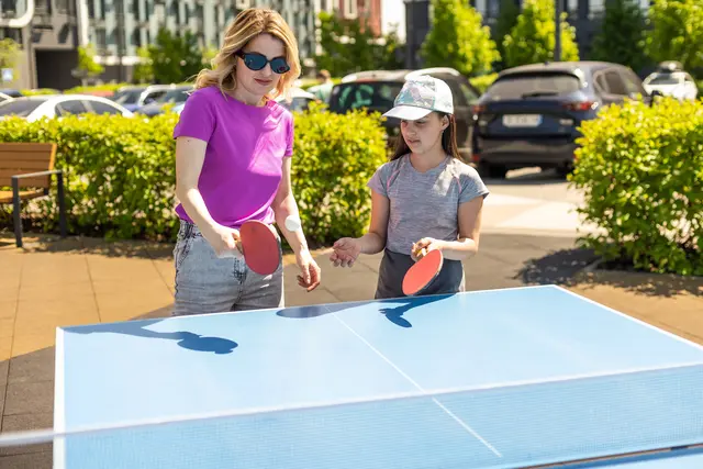 Ob Tischtennis, ein Blick hinter die Theke einer Apotheke oder Straßenfest: Im Sommer gibt es in Margareten viel Programm für Kinder und Jugendliche. | Foto: Sinenkiy/Pixabay