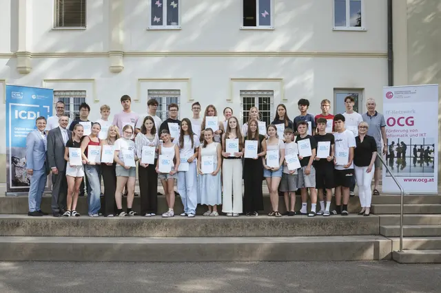 Die erfolgreichen Schülerinnen und Schüler der MS St. Anna freuen sich über ihre ICDL-Zertifikate.  | Foto: Sabine Kneidinger