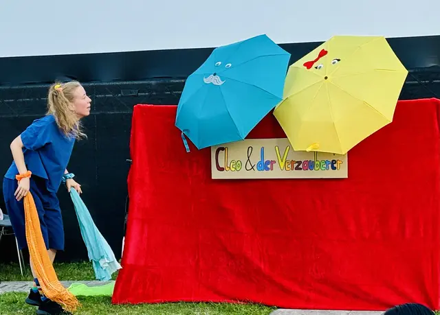 Mit viel Spielfreude, Kreativität und schauspielerischem Können schlüpften Viktoria Göls und Birgit Hlavka in verschiedenste Rollen. | Foto: sg
