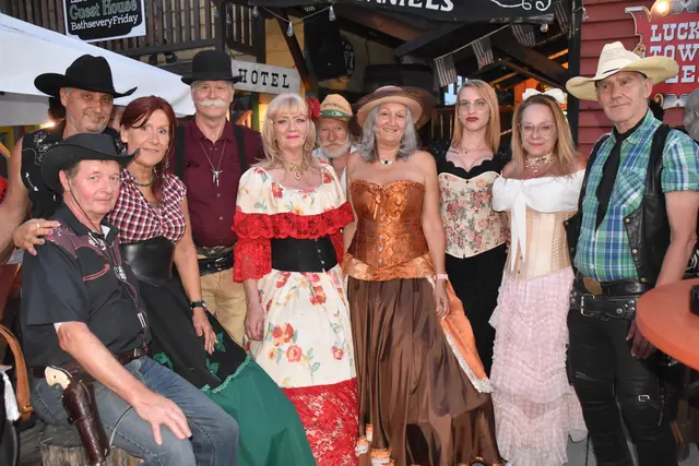 Die Lucky Town-Cowboys und ihre Ladys sind jeden Montag zu Gast. | Foto: MeinBezirk/Michael Strini