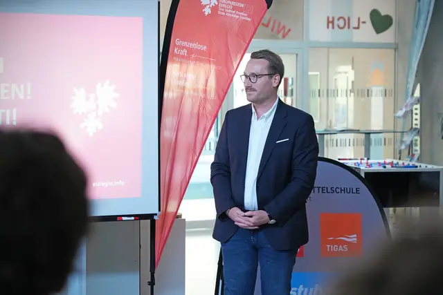 Auch Landesrat LHStv Philip Wohlgemuth schaute beim EuregioSportCamp vorbei. | Foto: Land Tirol/Schallhart