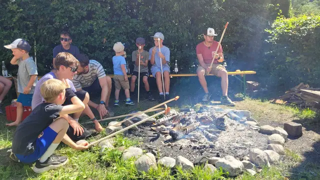 Darf auf einem Vereinsfest nicht fehlen: eine Grillerei! | Foto: Alpenverein Kuchl