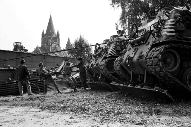 Pioniere des Bundesheeres rückten mit Bergepanzern an. | Foto: Bundesheer