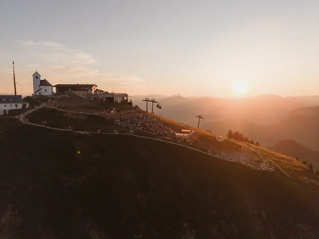 Das Benefizkonzert „Musik über den Wolken“ am 10. Juli brachte besondere Momente auf der Hohen Salve in Söll.  | Foto: Florian Egger