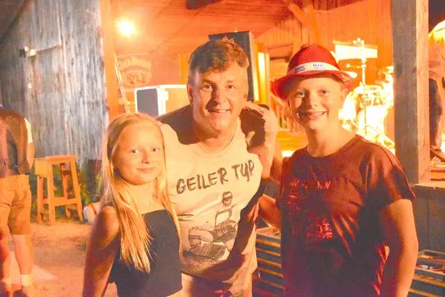 Die Glücksengerln Laetitia und Emilia mit Marc Pircher | Foto: MeinBezirk/Michael Strini