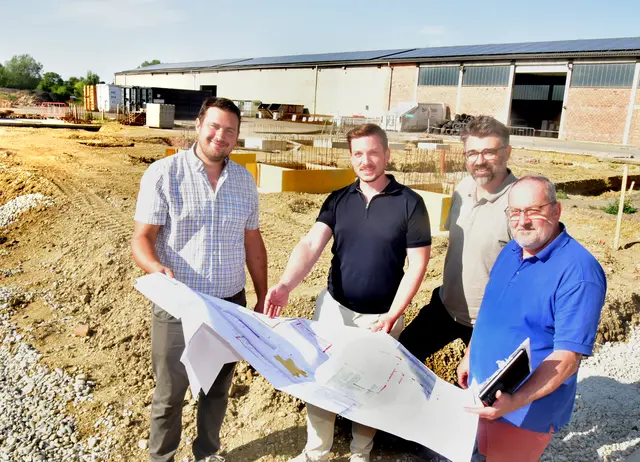 Bgm. Markus Baier, Lukas Bayer, Christian Kircher, Wolfgang Stickelberger informieren sich über den Fortschritt der aktuellen Großprojekte. | Foto: Herbert Schleich