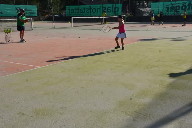 Der Tennis4Kids-Kindertenniskurs ist vor Kurzem gestartet und erfreut sich großer Beliebtheit. Insgesamt nehmen 28 Kinder teil.  | Foto: Zinterhof