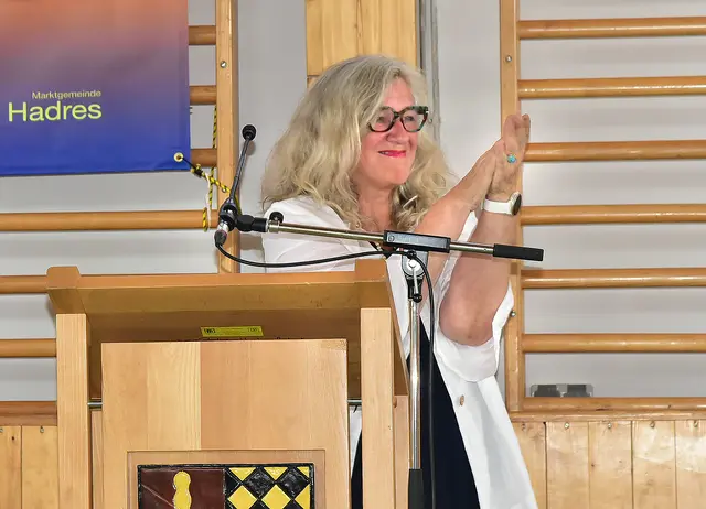 Intendantin Dr. Romana Schuler begrüßte zahlreiche Gäste zur Eröffnung des neuen Kulturformats. | Foto: Herbert Schleich