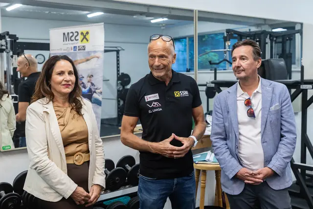 Im Bild v.l.n.r.: Direktorin Daniela Huber-Krimplstätter (HAK), Thomas Wörz (Geschäftsführer und Sportliche Leitung des Salzburger Schulsportmodells) und Landesrat Martin Zauner. | Foto: Land Salzburg/Neumayr/Hofer