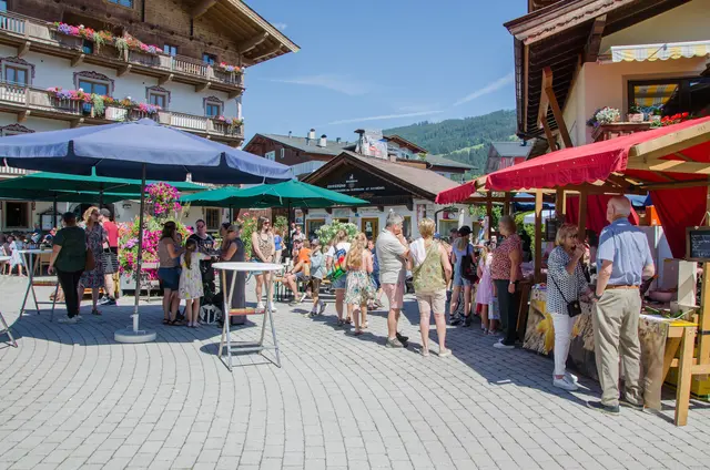 Alt und Jung trafen sich am Dorfplatz