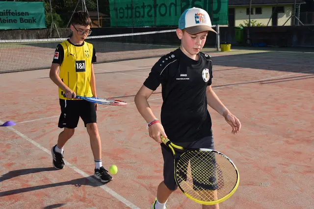 Der Tennis4Kids-Kindertenniskurs ist vor Kurzem gestartet und erfreut sich großer Beliebtheit. Insgesamt nehmen 28 Kinder teil.  | Foto: Zinterhof