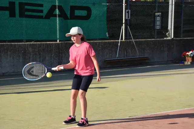 Der Tennis4Kids-Kindertenniskurs ist vor Kurzem gestartet und erfreut sich großer Beliebtheit. Insgesamt nehmen 28 Kinder teil.  | Foto: Zinterhof