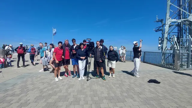 Das Team des ORF mit Karin Sailer auf der Zugspitze.  | Foto: ORF Radio Tirol/Patricia Graeff