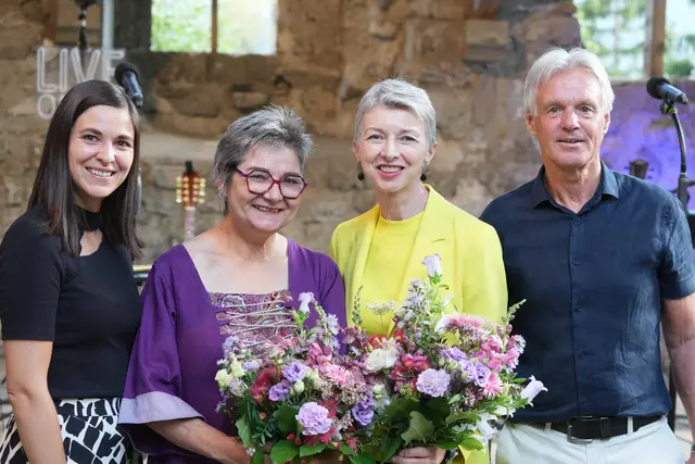 Von links: LAbg. Christina Patterer-Burgstaller, Helga Pöcheim, LH‑Stellvertreterin und Kulturreferentin Dr.in Gaby Schaunig und Bürgermeister Stefan Brandstätter | Foto: Willi Pleschberger und Elisabeth Kubin