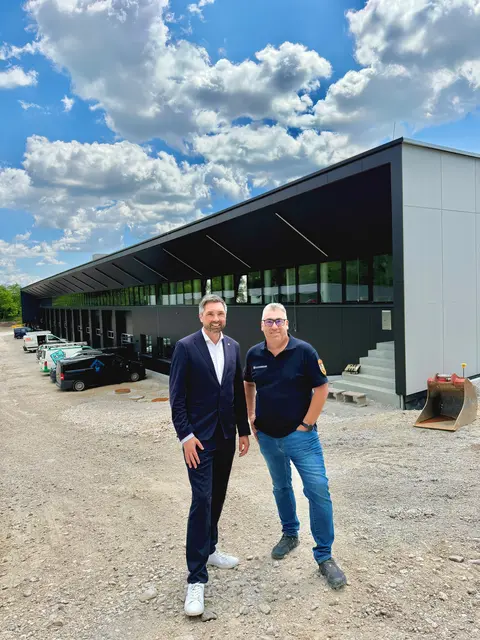 Bürgermeister Peter Schobesberger, Klaus Aichmair (r.). | Foto: Stadtgemeinde Vöcklabruck