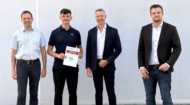 V.l.: Günther Weidenholzer (Global Hydro), Felix Minixhofer (Global Hydro), Michael Weberberger (Trustifai) und Andreas Gruber (Trustifai). | Foto: TÜV AUSTRIA Group