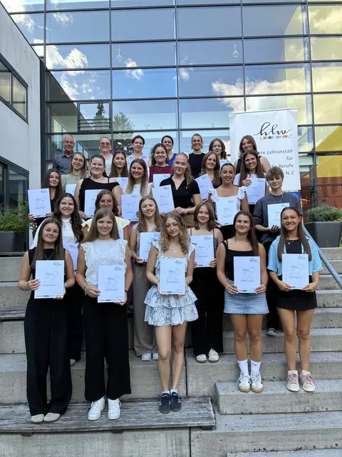 25 Schülerinnen der vierten Klasse der HLW Lienz stellten sich den diesjährigen Vorprüfungen in den Bereichen Küche und Service. | Foto: HLW Lienz