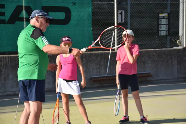 Der Tennis4Kids-Kindertenniskurs ist vor Kurzem gestartet und erfreut sich großer Beliebtheit. Insgesamt nehmen 28 Kinder teil.  | Foto: Zinterhof
