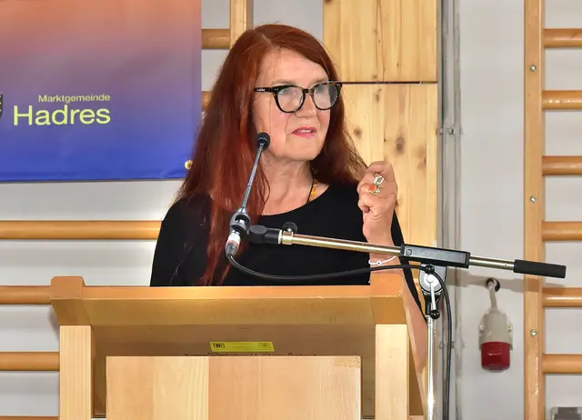 Philosophin Elisabeth von Samsonow sprach über die Verbindung von Kunst, Natur und Landschaft. | Foto: Herbert Schleich