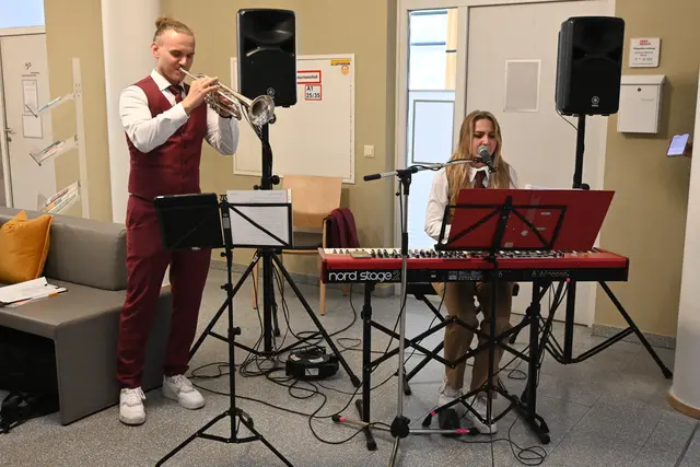 Musikalische Begleitung zur Ausstellungseröffnung. | Foto: Königer
