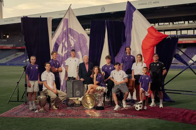 Der FK Austria Wien präsentiert seine Trikots für die bald startende Saison. Heuer hält man sich im Retro-Stil. Sponsor auf der Brust gibt es noch keinen. | Foto: Daniel Shaked