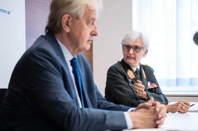 Die Militärmedizin hat mehr Anerkennung verdient, finden Heeressanitätschefin Sylvia Sperandio und ÖÄK-Präsident Johannes Steinhart.  | Foto: ÖÄK/Thomas Jantzen