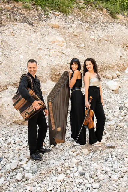 Das musikalische Trio tritt in Neuhofen auf. | Foto: Martina Jaider