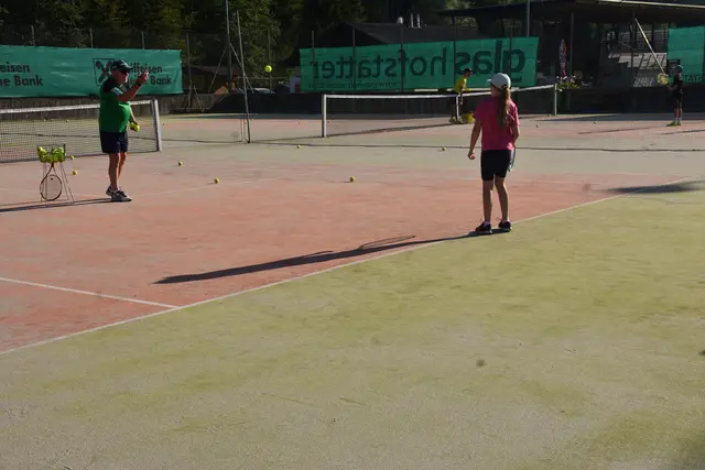 Der Tennis4Kids-Kindertenniskurs ist vor Kurzem gestartet und erfreut sich großer Beliebtheit. Insgesamt nehmen 28 Kinder teil.  | Foto: Zinterhof