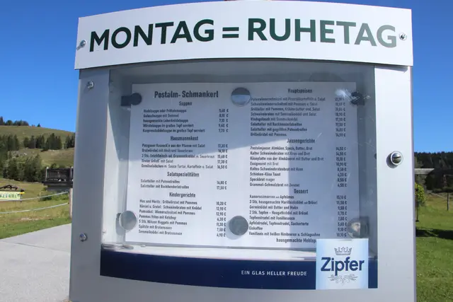 ....Liebbachhof hat am Montag Ruhetag.
Speisekarte mit Preisen find ich lobenswert.