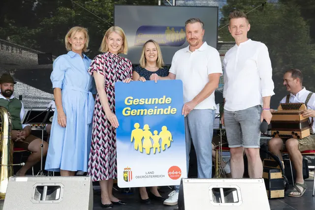 Landtagsabgeordnete Doris Staudinger, Landeshauptmann-Stellvertreterin Christine Haberlander, Silvia Pühringer, Thomas Hamberger, und Bürgermeister Mario Pramberger (v.li.). | Foto: Land OÖ/Sternberger