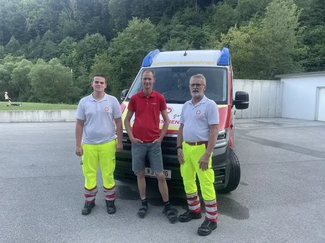 Simon und Manfred Falkensteiner vom ASBÖ Rabenstein mit Johann Grubner | Foto: Martina Schweller