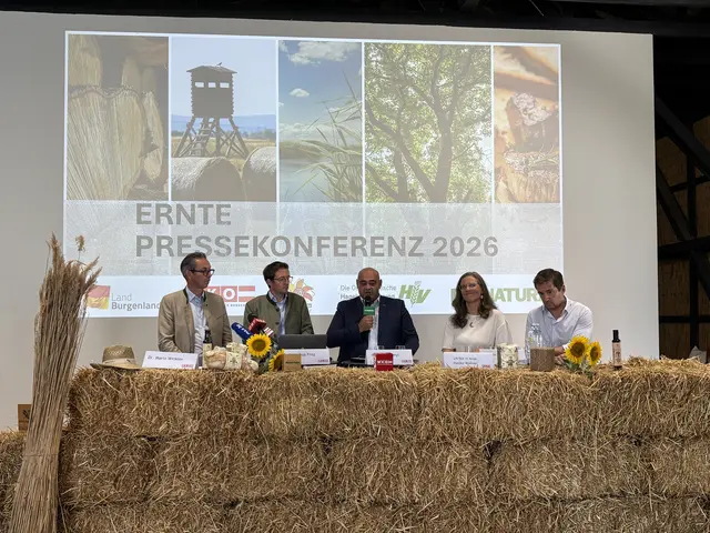 Bei der Präsentation der Erntebilanz auf dem Bio-Landgut Esterhazy in Donnerskirchen zogen Vertreterinnen und Vertreter des burgenländischen Agrarhandels, der Landwirtschaft, der Österreichischen Hagelversicherung sowie des Landes Burgenland eine erste Bilanz.  | Foto: Jennifer Flechl / MeinBezirk